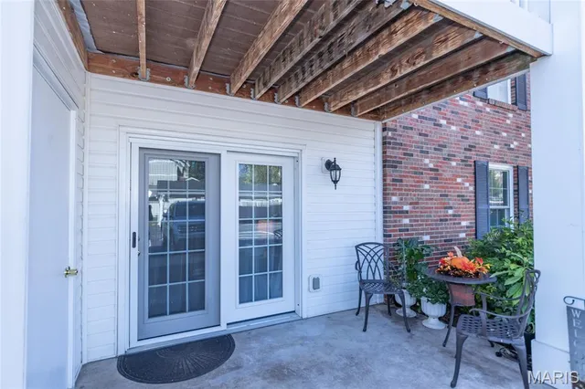 $192,000 | 3402 Country Stone Manor Drive, Unit E, Valley Park, MO 63088