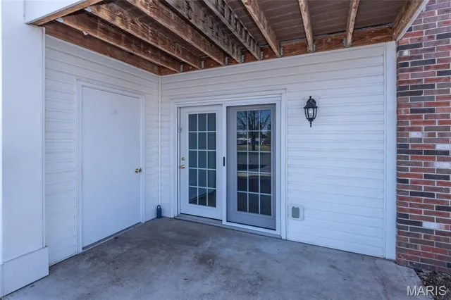 $192,000 | 3402 Country Stone Manor Drive, Unit E, Valley Park, MO 63088