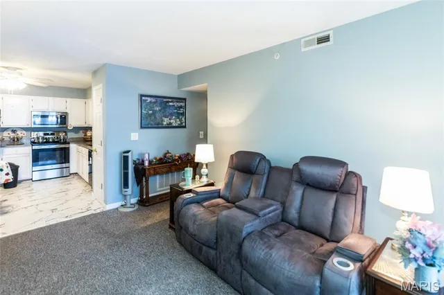 $192,000 | 3402 Country Stone Manor Drive, Unit E, Valley Park, MO 63088