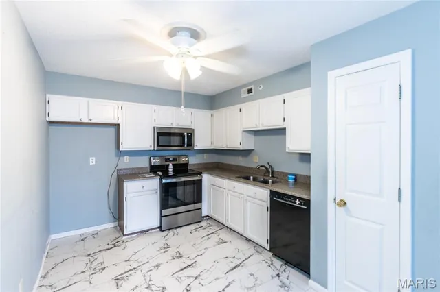 $192,000 | 3402 Country Stone Manor Drive, Unit E, Valley Park, MO 63088