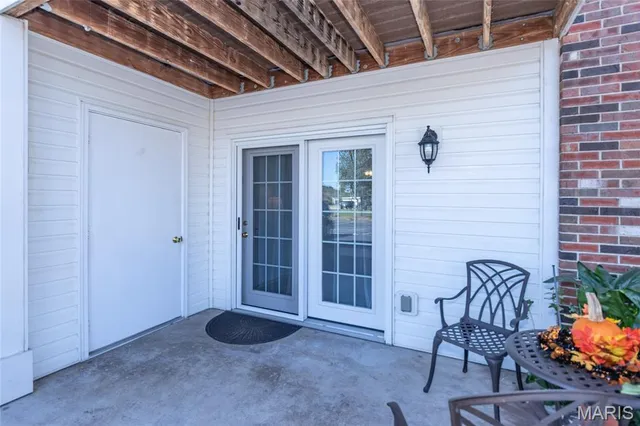 $192,000 | 3402 Country Stone Manor Drive, Unit E, Valley Park, MO 63088