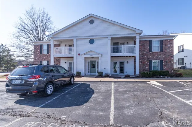 $192,000 | 3402 Country Stone Manor Drive, Unit E, Valley Park, MO 63088