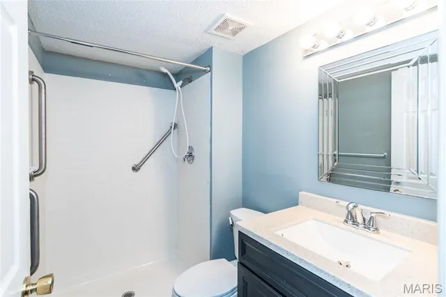 $192,000 | 3402 Country Stone Manor Drive, Unit E, Valley Park, MO 63088