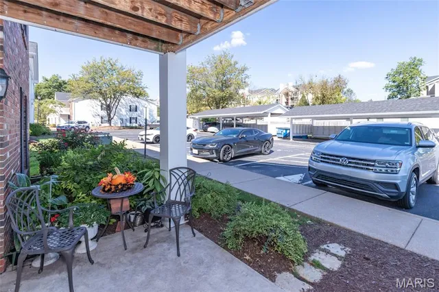 $192,000 | 3402 Country Stone Manor Drive, Unit E, Valley Park, MO 63088