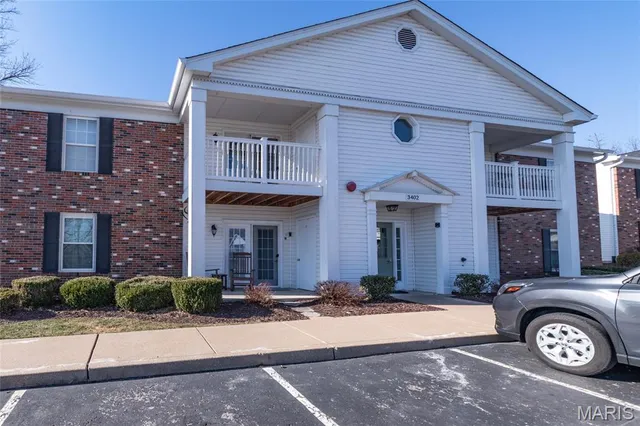 $192,000 | 3402 Country Stone Manor Drive, Unit E, Valley Park, MO 63088
