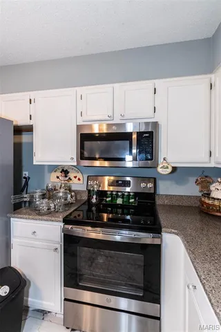 $192,000 | 3402 Country Stone Manor Drive, Unit E, Valley Park, MO 63088