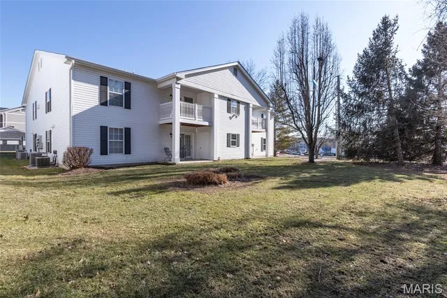$192,000 | 3402 Country Stone Manor Drive, Unit E, Valley Park, MO 63088