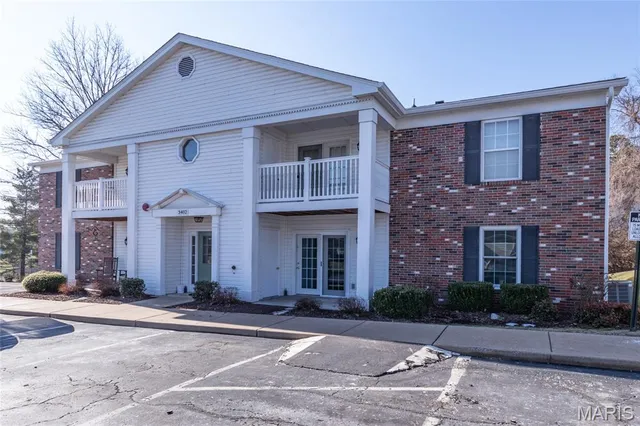 $192,000 | 3402 Country Stone Manor Drive, Unit E, Valley Park, MO 63088