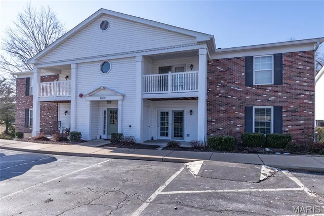 $192,000 | 3402 Country Stone Manor Drive, Unit E, Valley Park, MO 63088