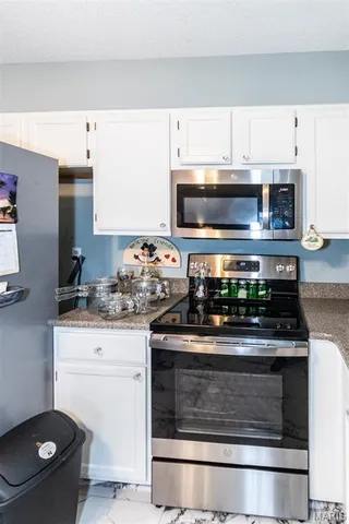 $192,000 | 3402 Country Stone Manor Drive, Unit E, Valley Park, MO 63088