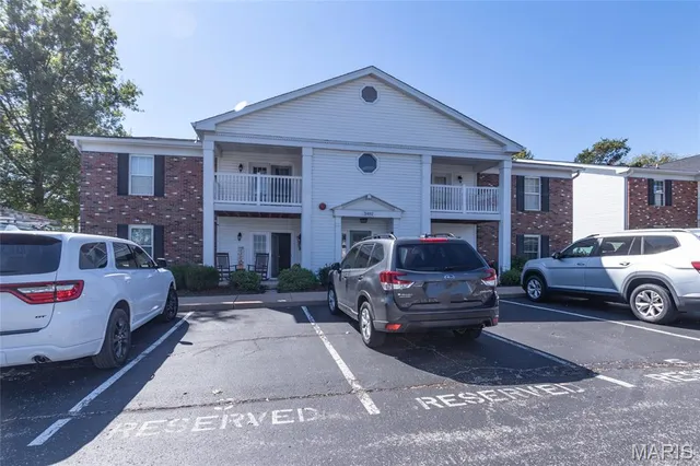 $192,000 | 3402 Country Stone Manor Drive, Unit E, Valley Park, MO 63088