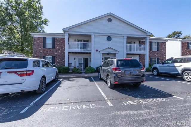 $192,000 | 3402 Country Stone Manor Drive, Unit E, Valley Park, MO 63088