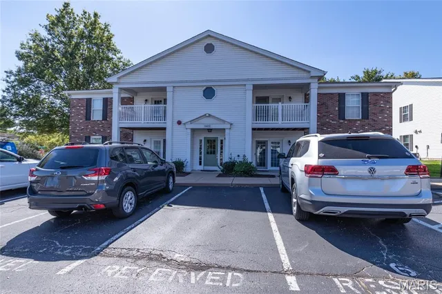 $192,000 | 3402 Country Stone Manor Drive, Unit E, Valley Park, MO 63088