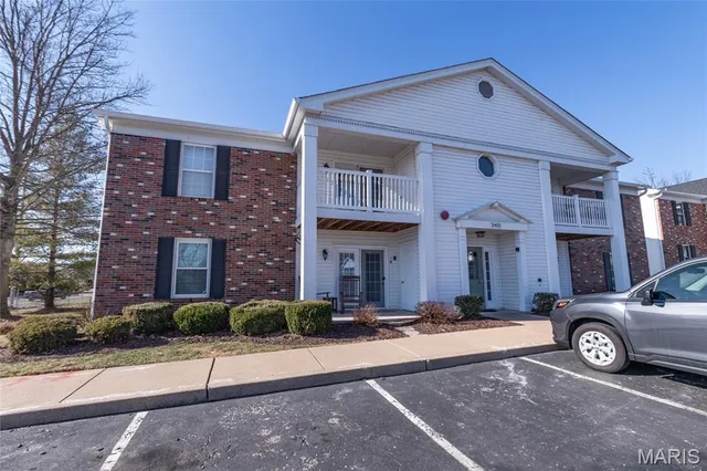 $192,000 | 3402 Country Stone Manor Drive, Unit E, Valley Park, MO 63088