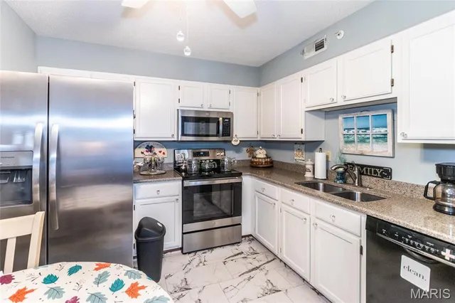 $192,000 | 3402 Country Stone Manor Drive, Unit E, Valley Park, MO 63088