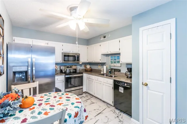 $192,000 | 3402 Country Stone Manor Drive, Unit E, Valley Park, MO 63088