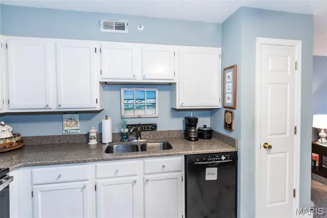 $192,000 | 3402 Country Stone Manor Drive, Unit E, Valley Park, MO 63088