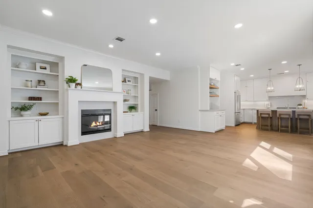 $875,000 | 114 South Mill Trace Drive, The Woodlands, TX 77381