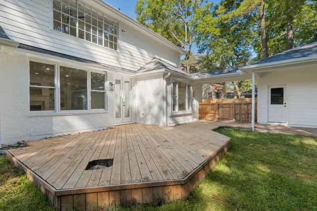 $875,000 | 114 South Mill Trace Drive, The Woodlands, TX 77381