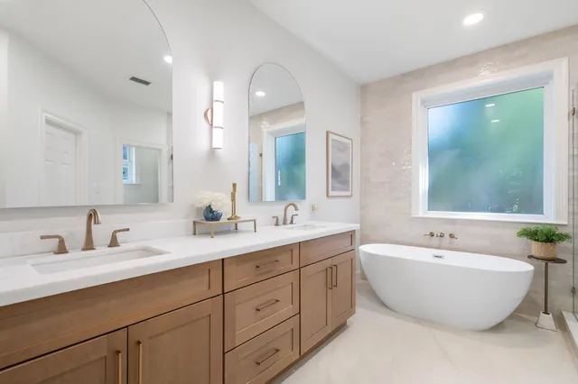 $875,000 | 114 South Mill Trace Drive, The Woodlands, TX 77381