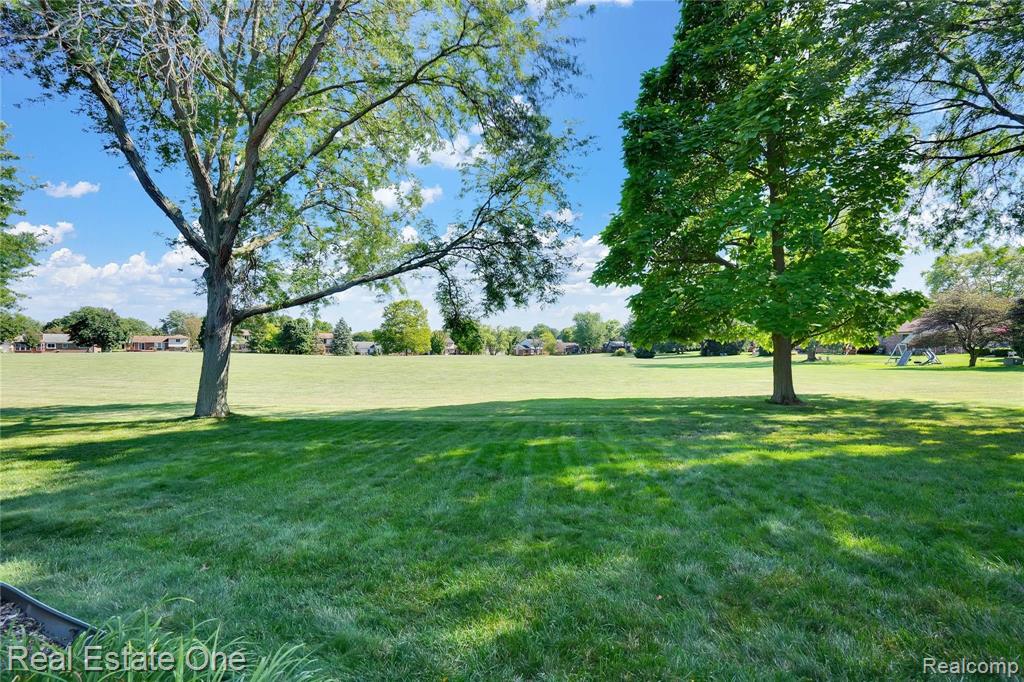 663 Lockport Road Rochester, MI 48307 - Photo 24 of 31