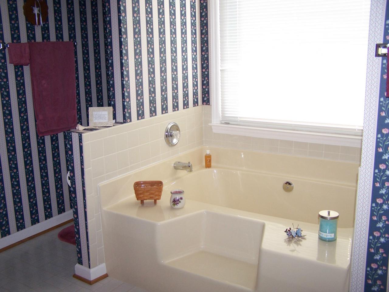5456 Setter Road Roanoke, VA 24012 - Photo 8 of 9 Master Bath