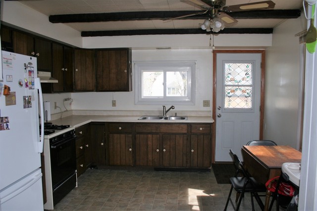 605 North 14th Street Rochelle, IL 61068 - Photo 5 of 12 a kitchen with a cabinets a sink and appliances