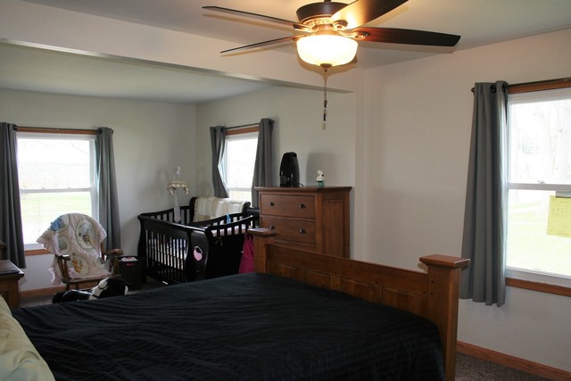 605 North 14th Street Rochelle, IL 61068 - Photo 7 of 12 a living room with furniture