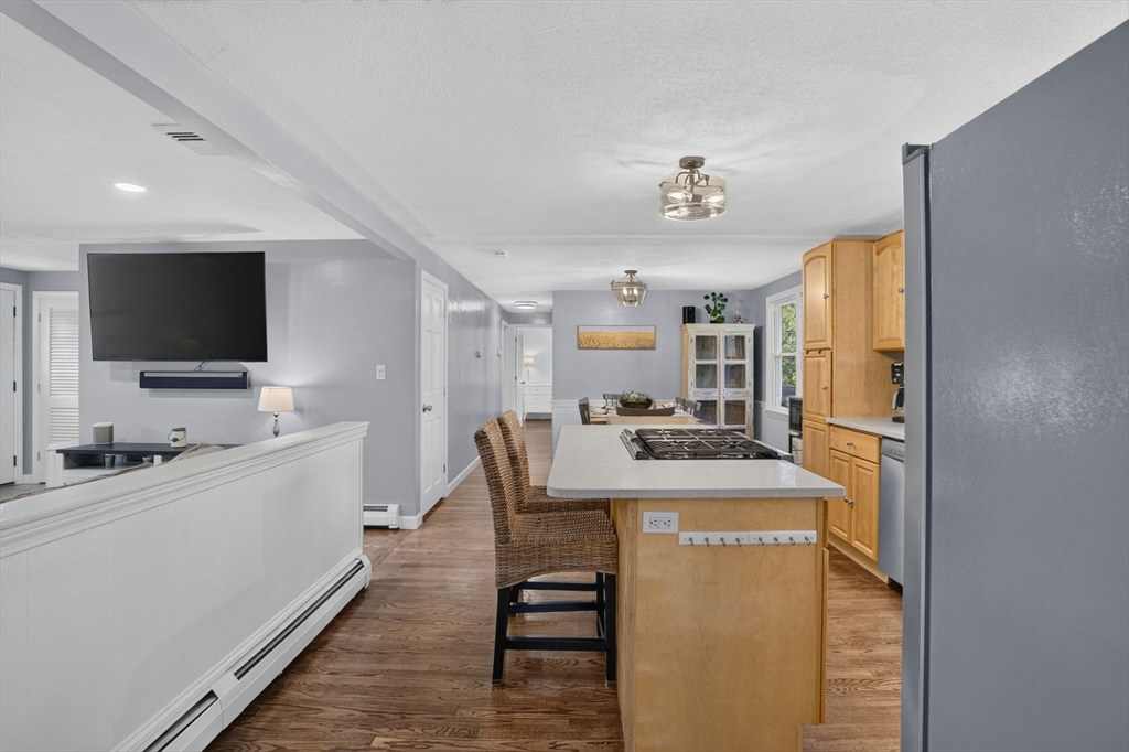 11 Haverhill Road Topsfield, MA 01983 - Photo 7 of 42 Gallery Image 7