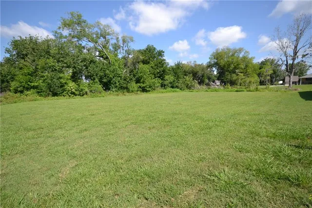 $69,900 | 145 Pleasant Valley Drive, Des Allemands, LA 70030