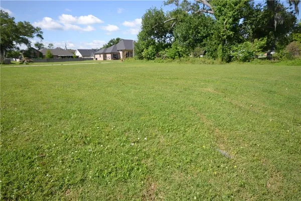 $69,900 | 145 Pleasant Valley Drive, Des Allemands, LA 70030