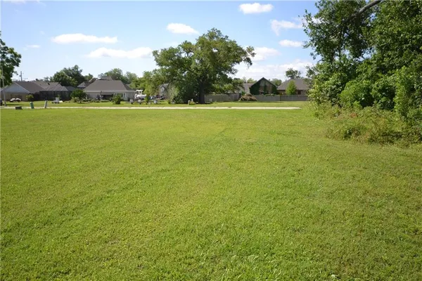 $69,900 | 145 Pleasant Valley Drive, Des Allemands, LA 70030