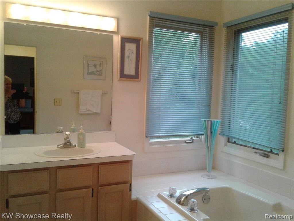 29523 English Way Novi, MI 48377 - Photo 16 of 22