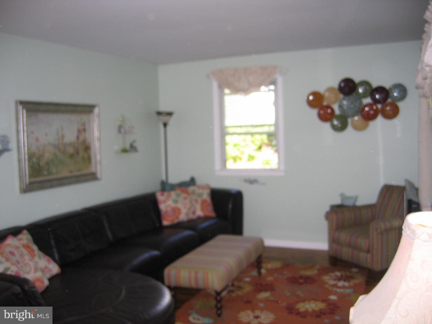 3180 Maple Road Huntingdon Valley, PA 19006 - Photo 3 of 20 Living Room