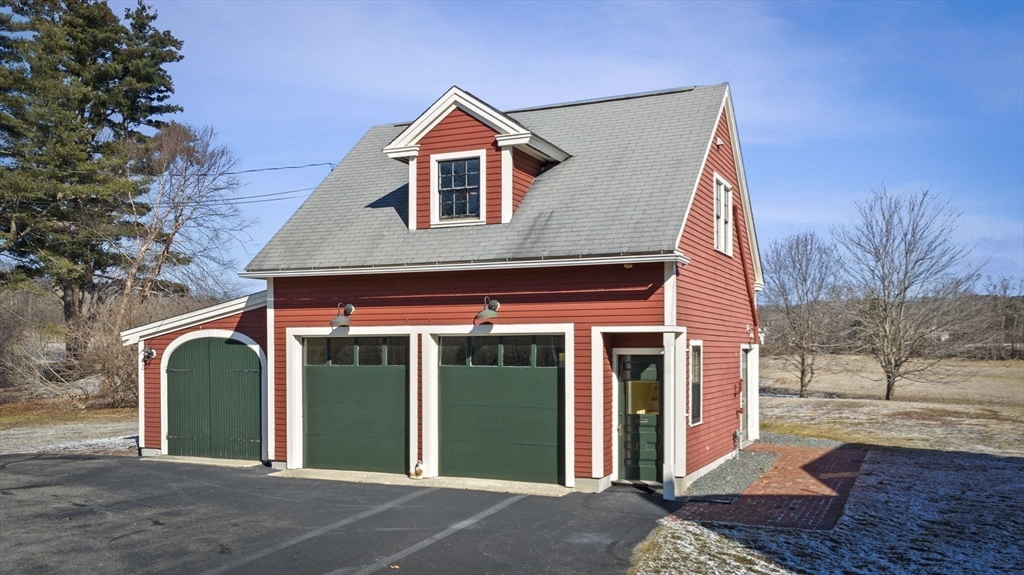 9 River Road Topsfield, MA 01983 - Photo 37 of 42 a front view of a house