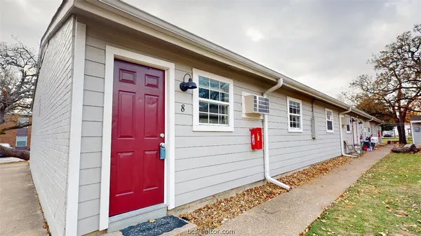 $725 | 500 Foch Street, Unit 5, Bryan, TX 77801