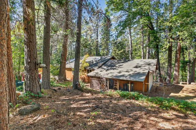 a view of a house with a backyard