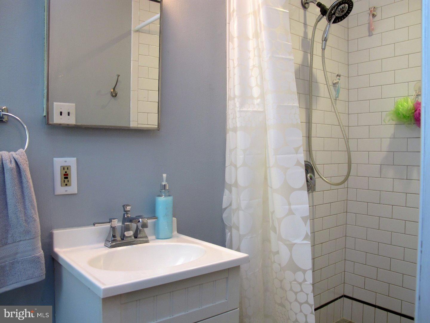 2696 Raven Road Cinnaminson, NJ 08077 - Photo 12 of 23 Master Bathroom