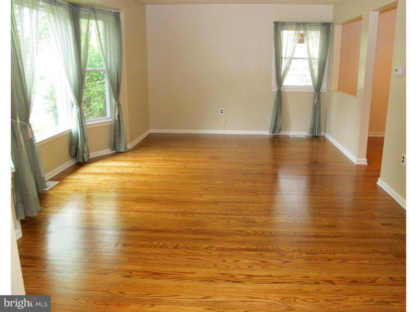 2696 Raven Road Cinnaminson, NJ 08077 - Photo 4 of 23 Living Room