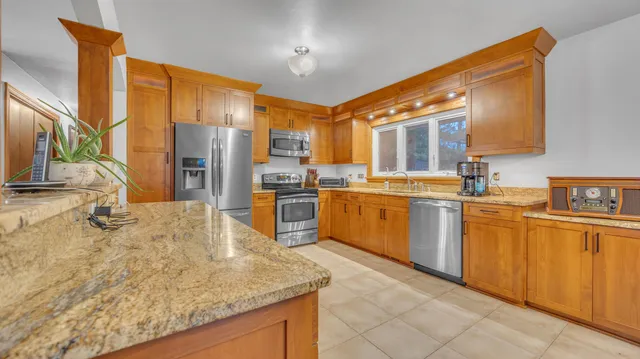 $499,900 | 1814 County H, Farmington, WI 53040