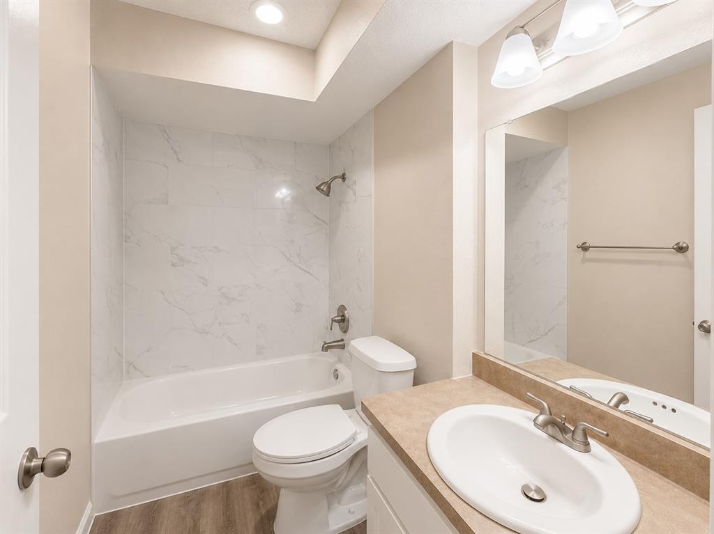 1231 Rutherford Drive Mesquite, TX 75149 - Photo 18 of 29 a bathroom with a sink toilet and shower