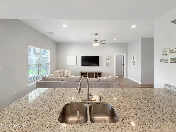 $1,900 | 201 Rocky Meadows Lane, Lafayette, LA 70506