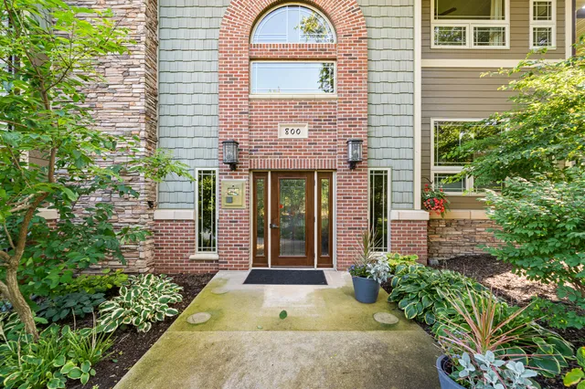 $385,000 | 415 South Wells Street, Unit 810, Lake Geneva, WI 53147