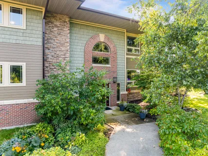 $385,000 | 415 South Wells Street, Unit 810, Lake Geneva, WI 53147