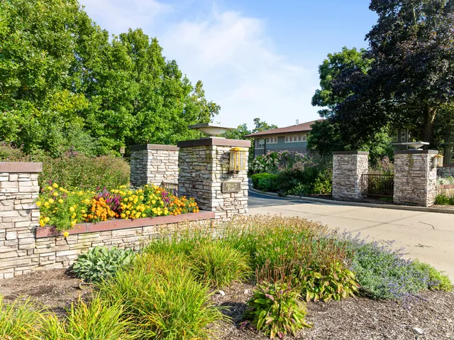 $385,000 | 415 South Wells Street, Unit 810, Lake Geneva, WI 53147