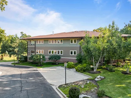 $385,000 | 415 South Wells Street, Unit 810, Lake Geneva, WI 53147