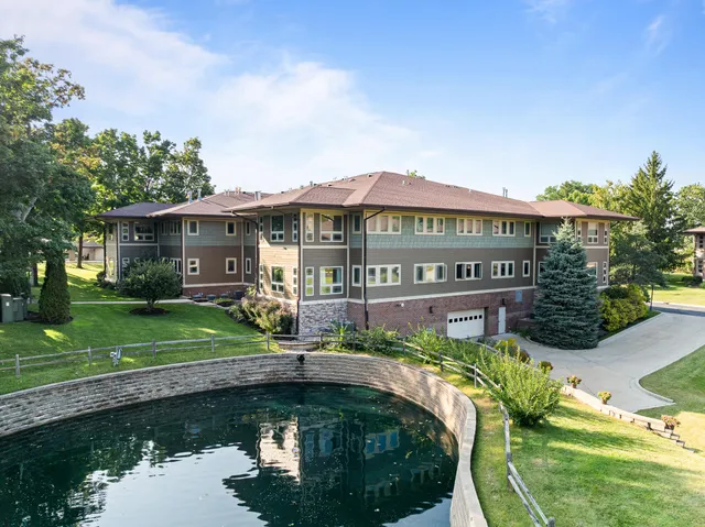 $385,000 | 415 South Wells Street, Unit 810, Lake Geneva, WI 53147