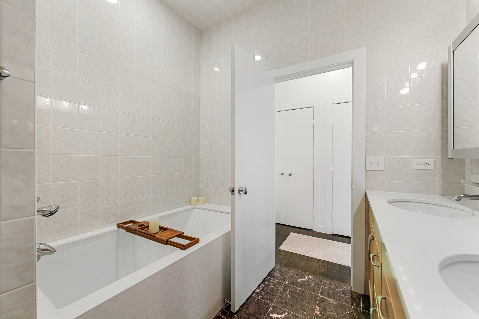640 West Fulton Street, Unit C Chicago, IL 60661 - Photo 15 of 35