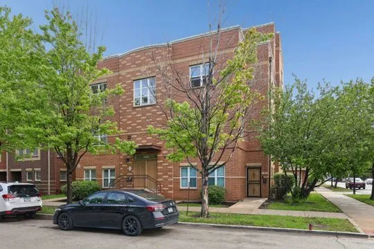 $2,600 | 3559 South Federal Street, Unit 202, Chicago, IL 60609