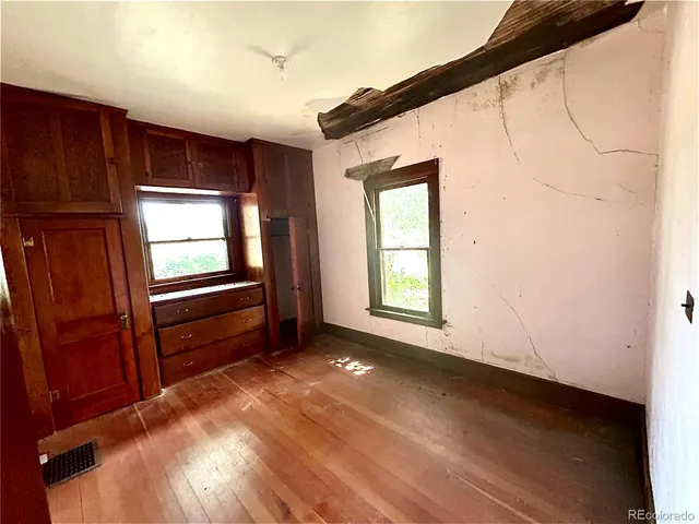 a view of wooden floor and windows in an empty room
